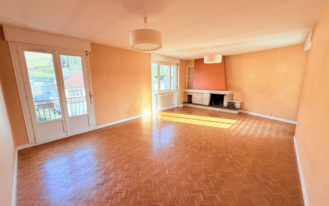 Appartement À louer lumineux de 98,80 m² avec balcon et garage